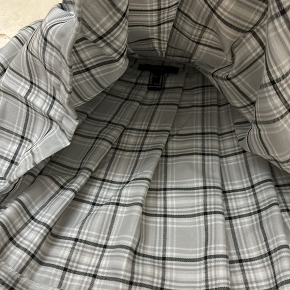 NWT 🔥Woman’s 💋Plaid skirt Sz: M with side zipper and button. - Picture 6 of 7